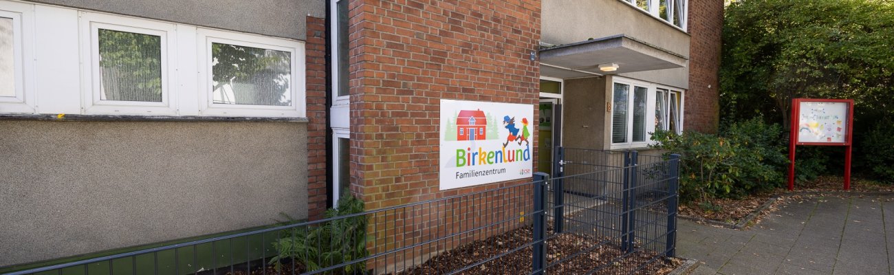 Außenansicht Eingang des Familienzentrums Birkenlund